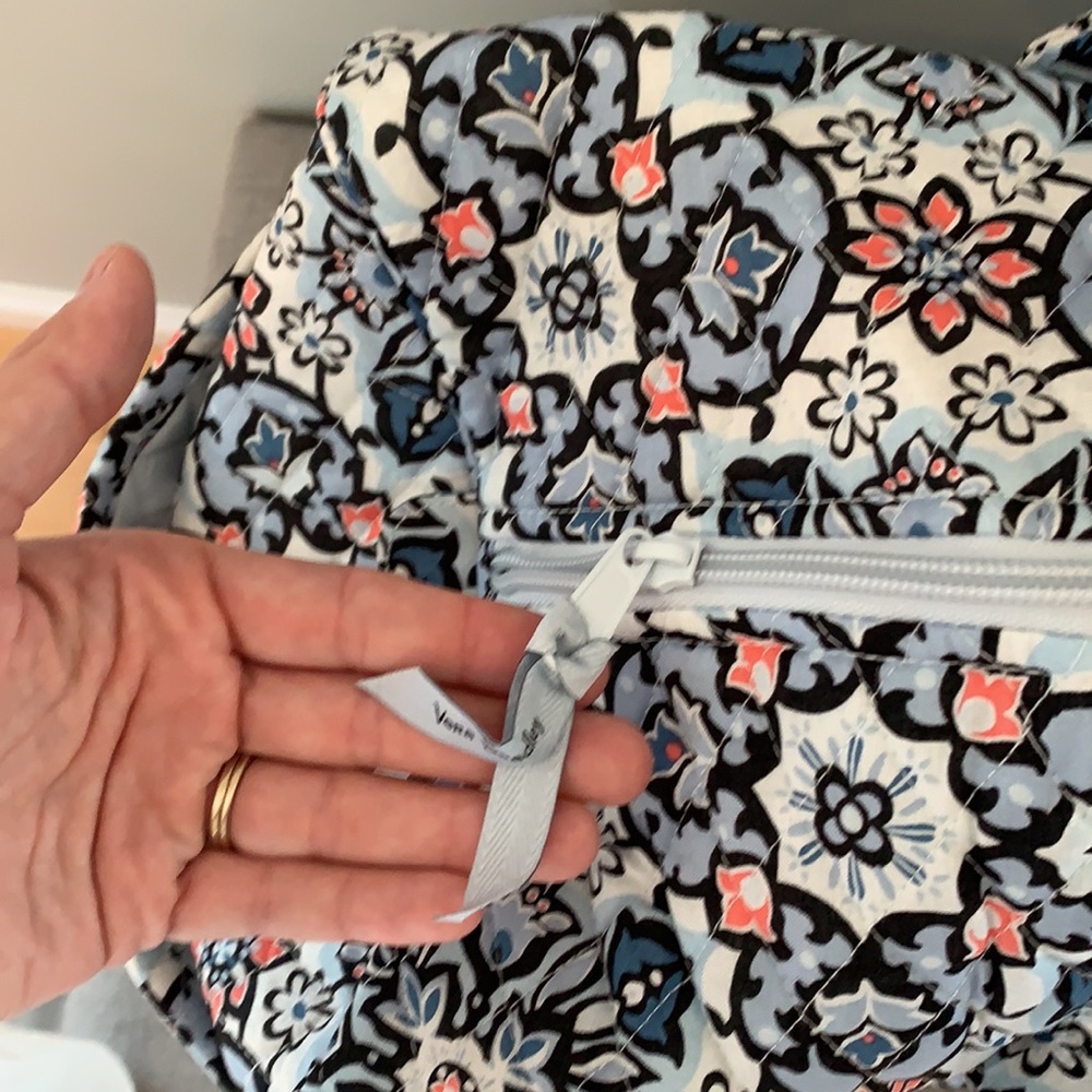 NWT Vera Bradley Large Duffel Lisbon medallion - Picture 5 of 7